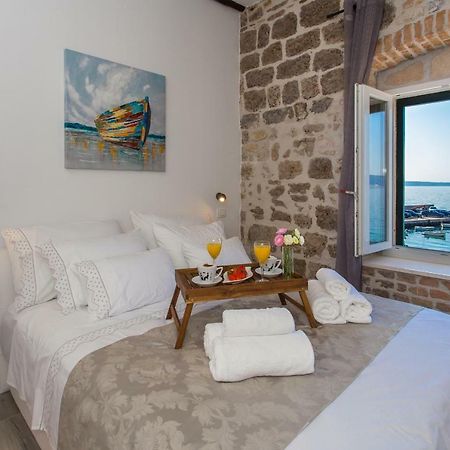 Seafront Apartment In Historical Cippico Castle Kaštela Extérieur photo