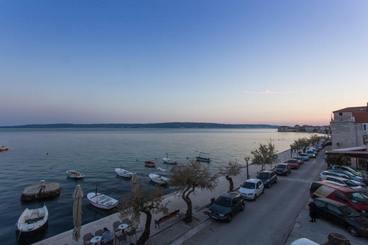 Seafront Apartment In Historical Cippico Castle Kaštela Extérieur photo