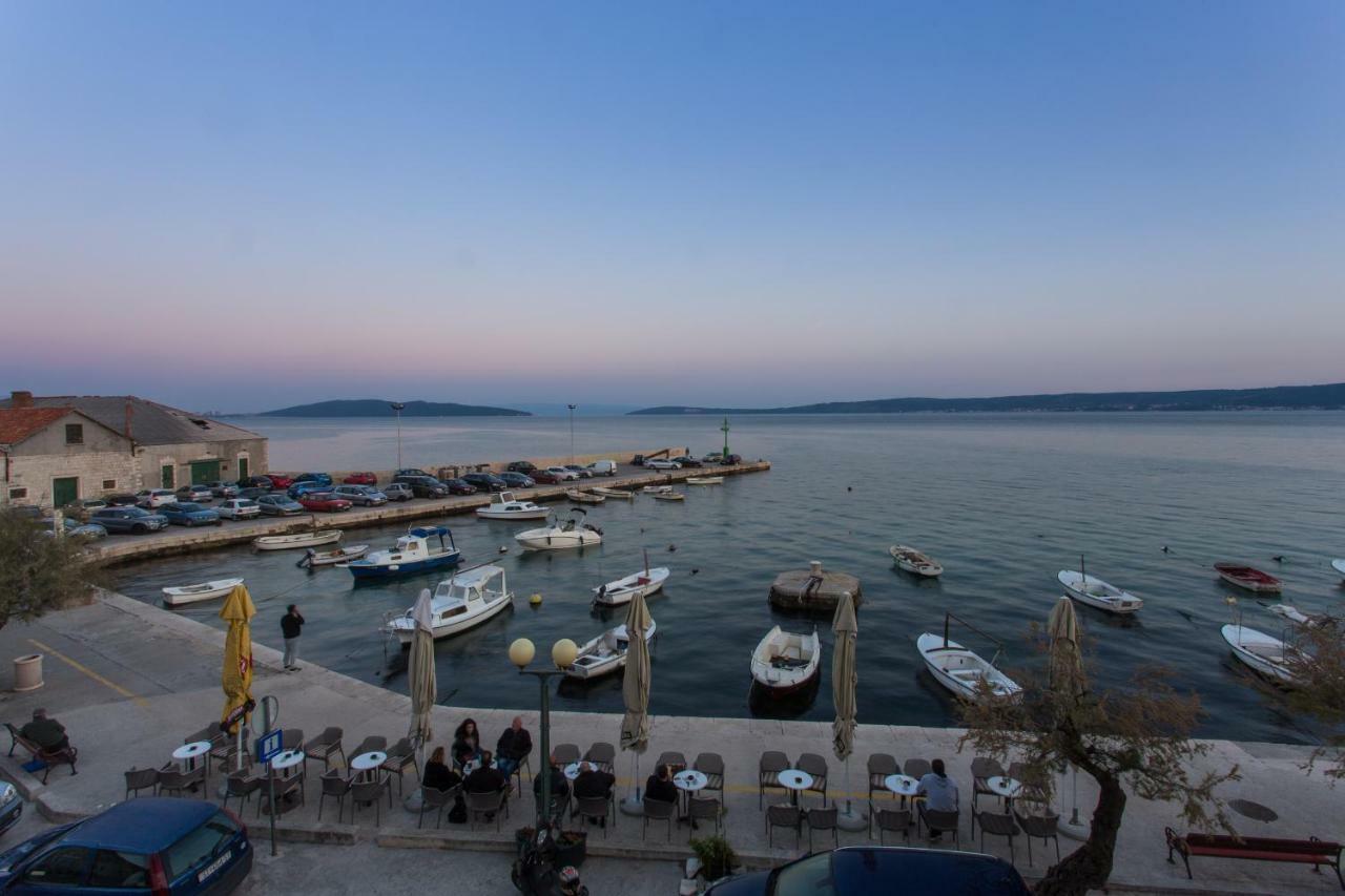 Seafront Apartment In Historical Cippico Castle Kaštela Extérieur photo