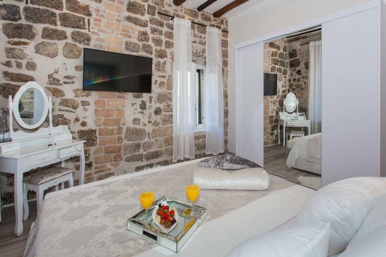 Seafront Apartment In Historical Cippico Castle Kaštela Extérieur photo