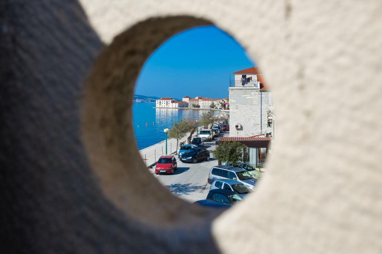 Seafront Apartment In Historical Cippico Castle Kaštela Extérieur photo