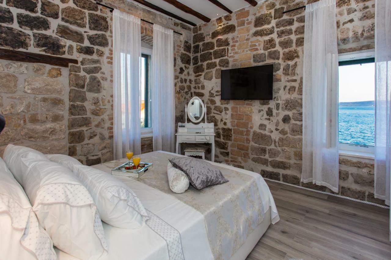 Seafront Apartment In Historical Cippico Castle Kaštela Extérieur photo