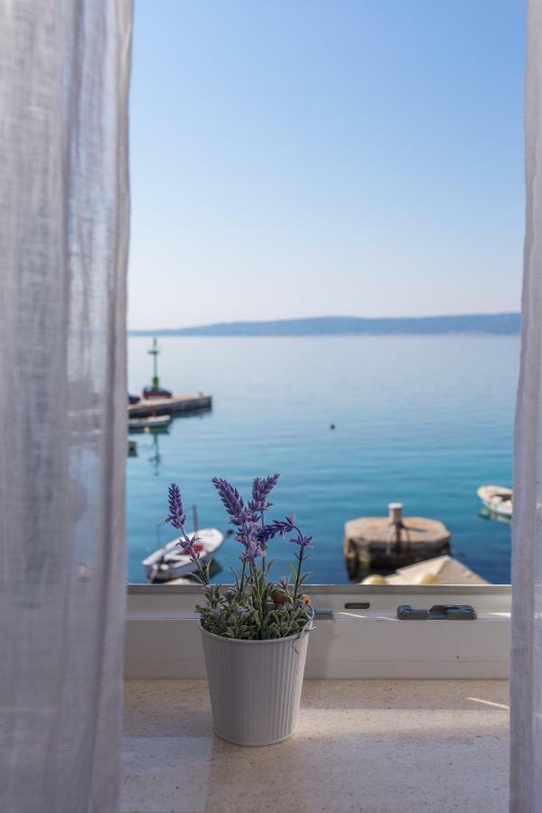 Seafront Apartment In Historical Cippico Castle Kaštela Extérieur photo