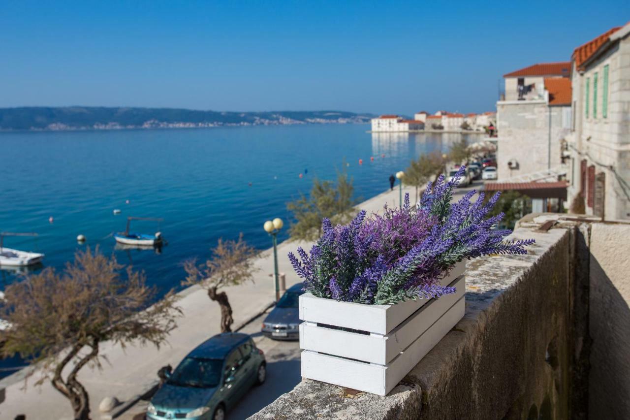 Seafront Apartment In Historical Cippico Castle Kaštela Extérieur photo