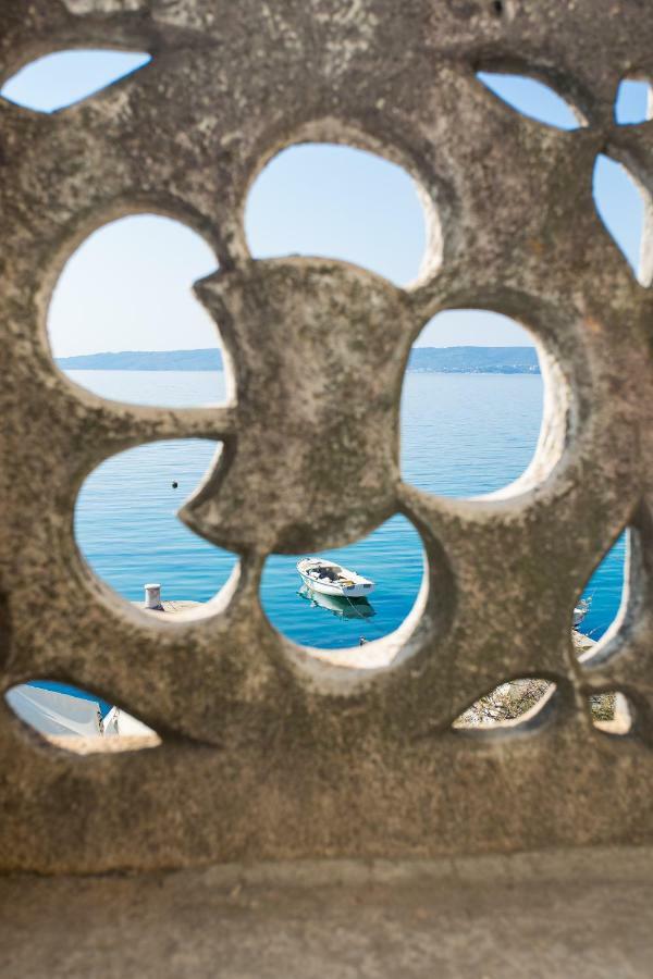 Seafront Apartment In Historical Cippico Castle Kaštela Extérieur photo