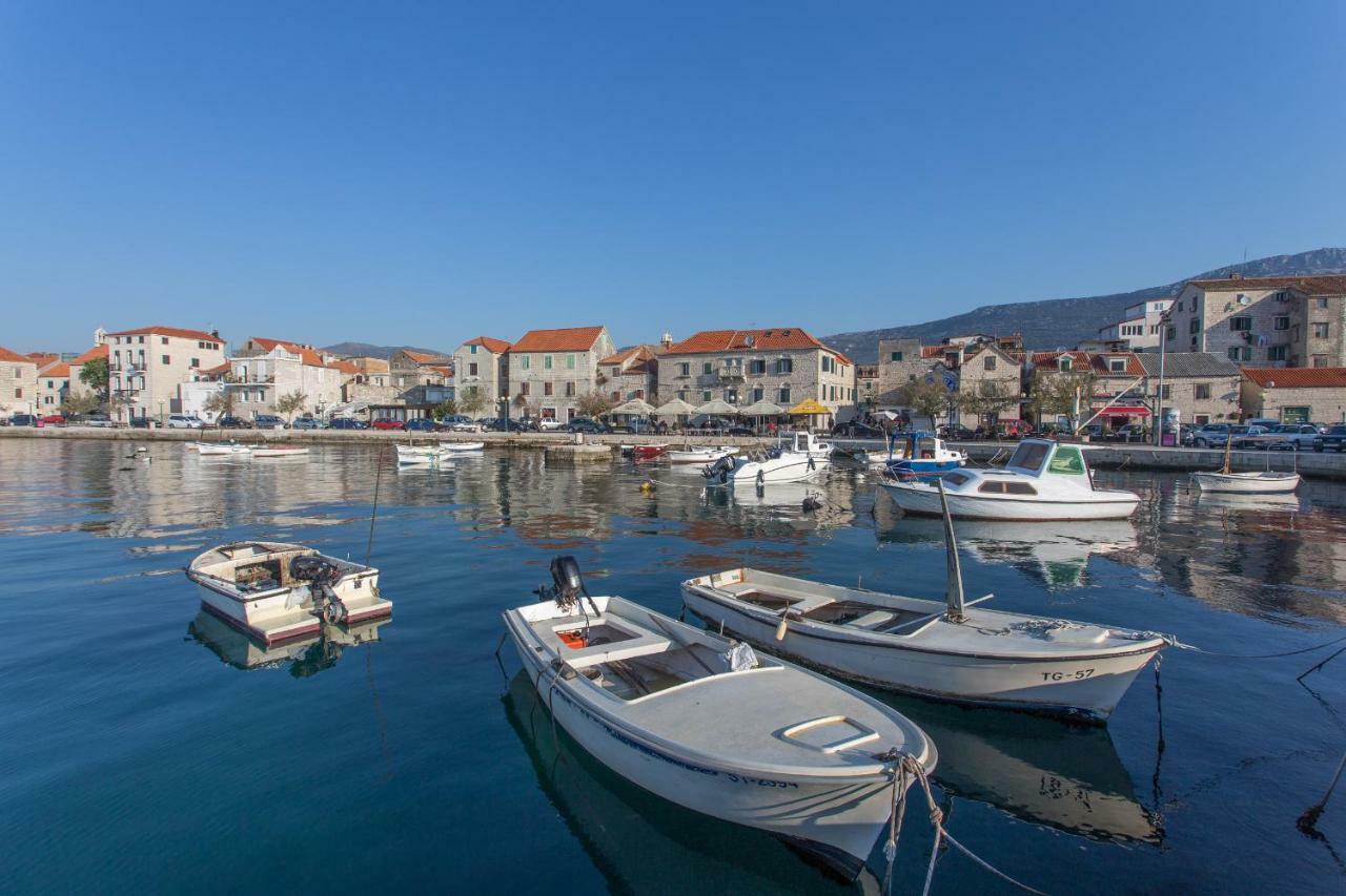 Seafront Apartment In Historical Cippico Castle Kaštela Extérieur photo