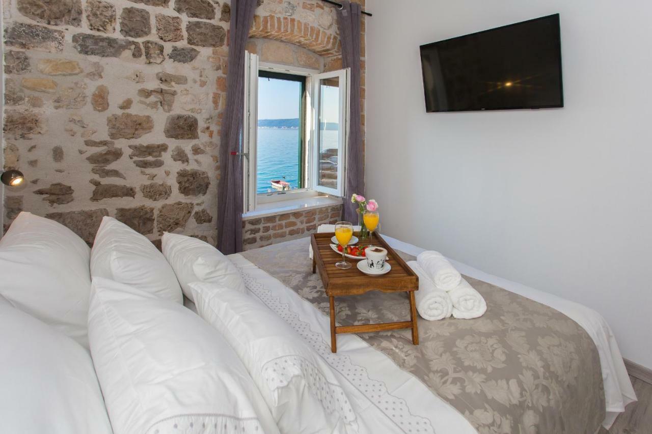 Seafront Apartment In Historical Cippico Castle Kaštela Extérieur photo