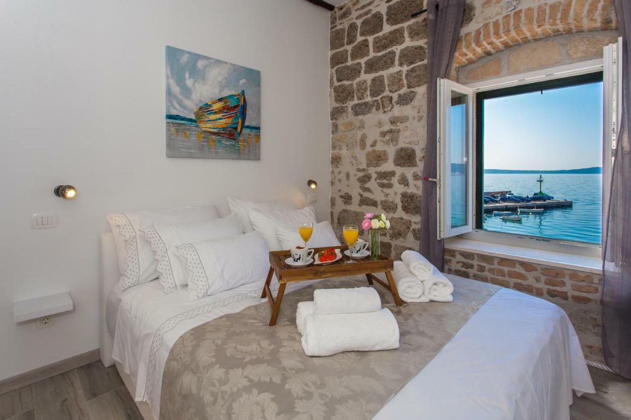 Seafront Apartment In Historical Cippico Castle Kaštela Extérieur photo