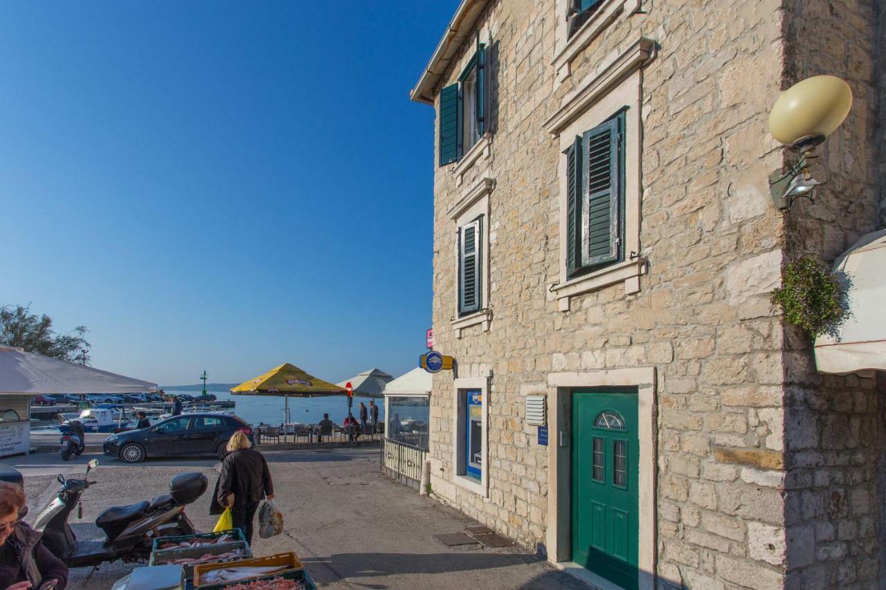 Seafront Apartment In Historical Cippico Castle Kaštela Extérieur photo